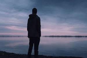 musafir ke raste badalte rahe muqaddar me chalna tha chalte rahe