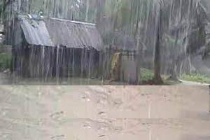 budha tappar tuta chhappar aur uspar barsate sach